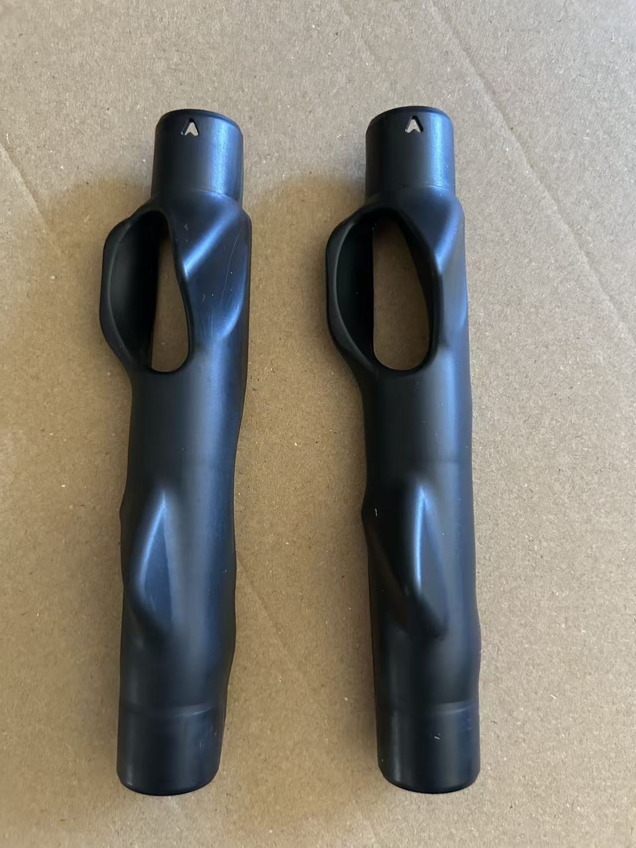黑色