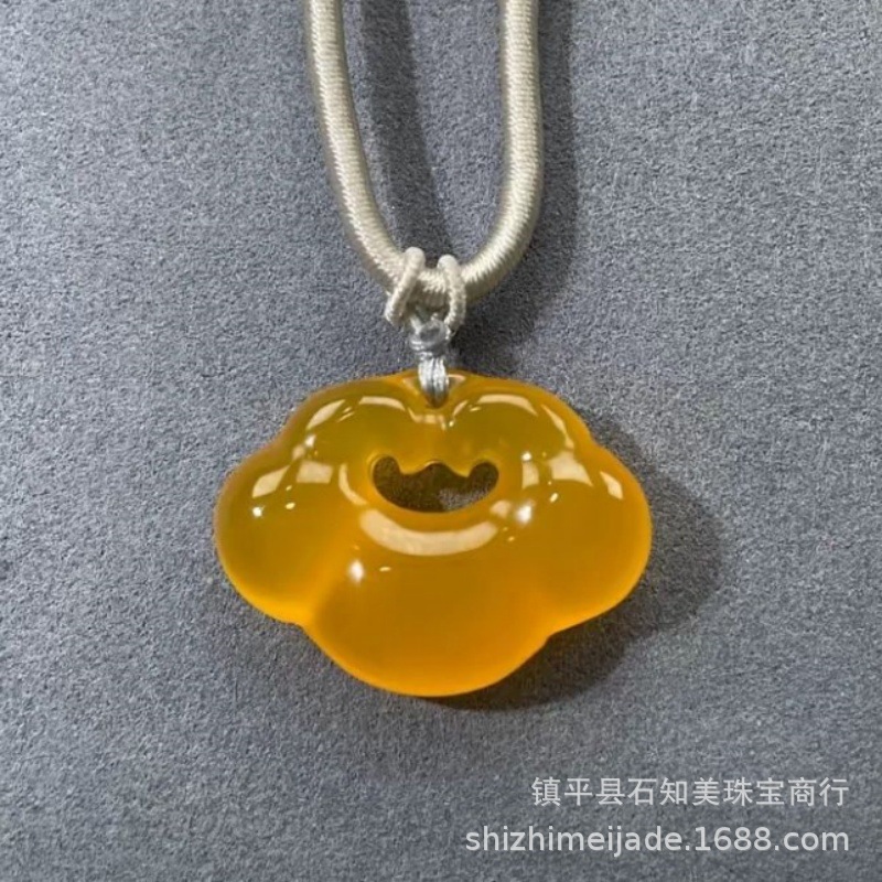 绳子随机配送 · 黄玉髓祥云锁约30*20mm