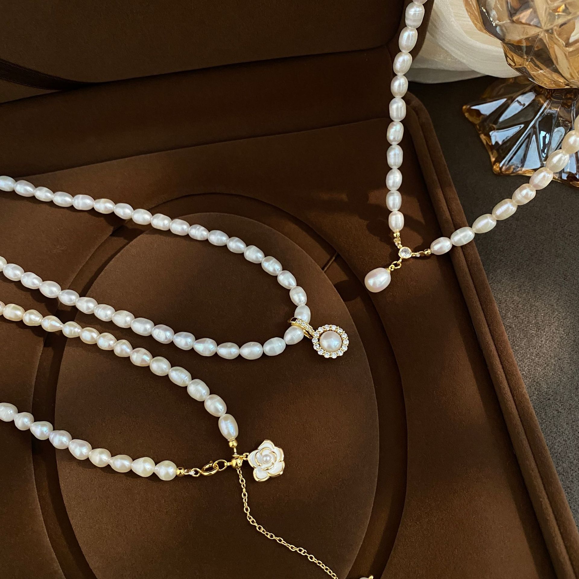 Natural pearl necklace for women, elegant collarbone chain with small rice pearls, vintage style