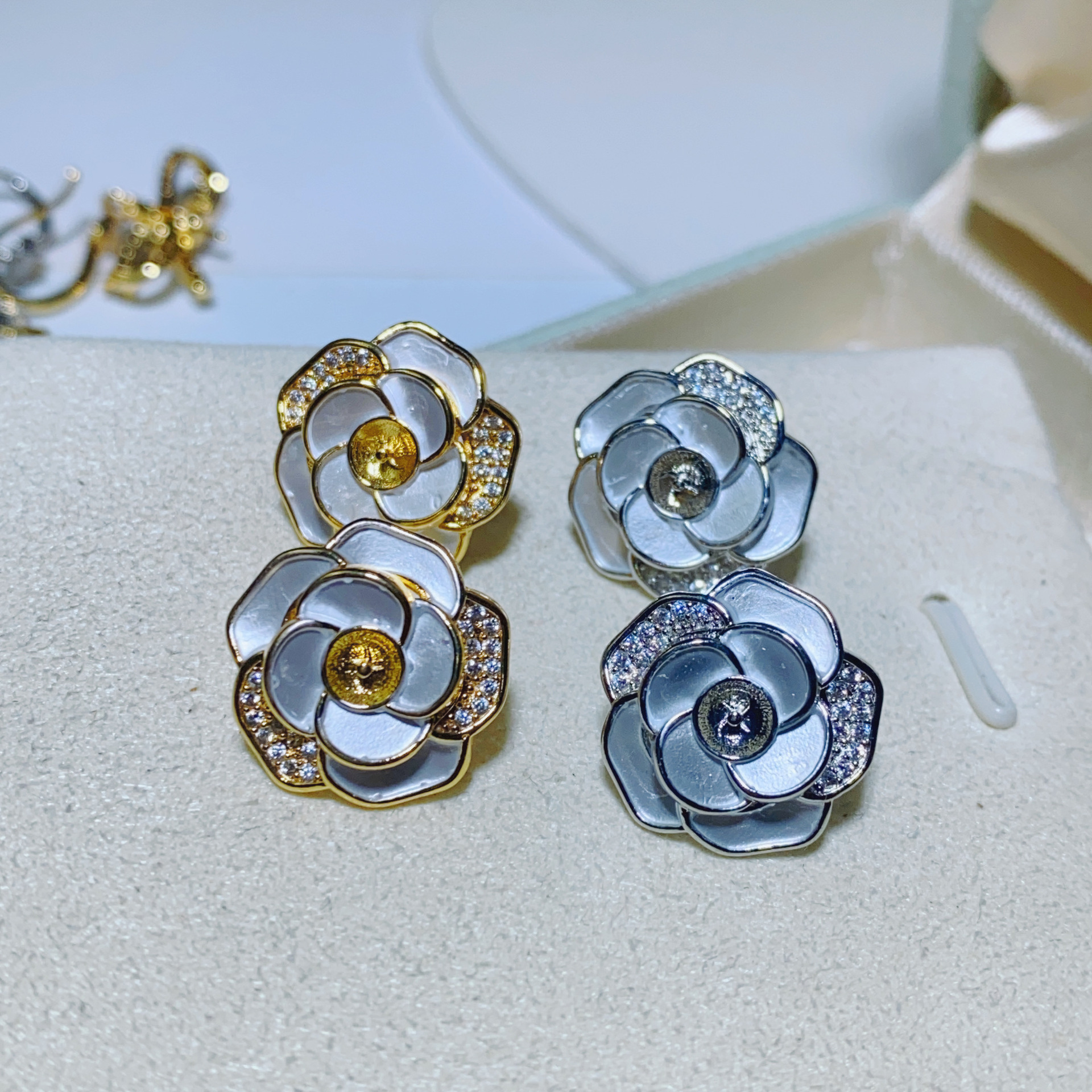 金色托（不含珠） · P4074锆石滴油山茶花（6.5-7mm）