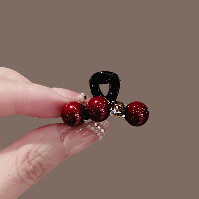 Delicate pearl small claw clip for women forehead side small clip 2025 new bangs clip rhinestone hair clip hair accessory