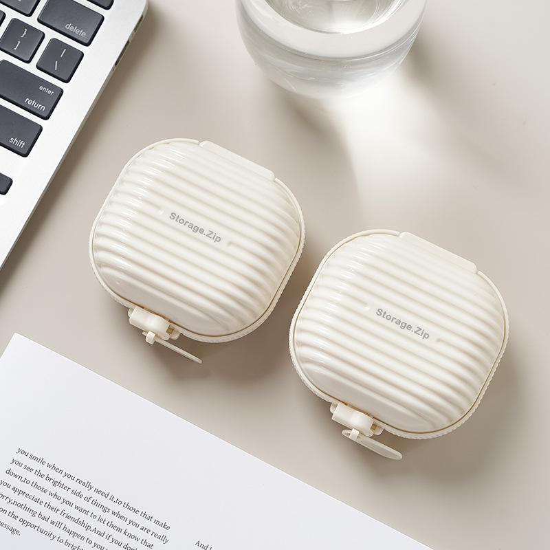 Zipper pill box mini portable sealed partition pill jewelry storage box small pill box three meals a day