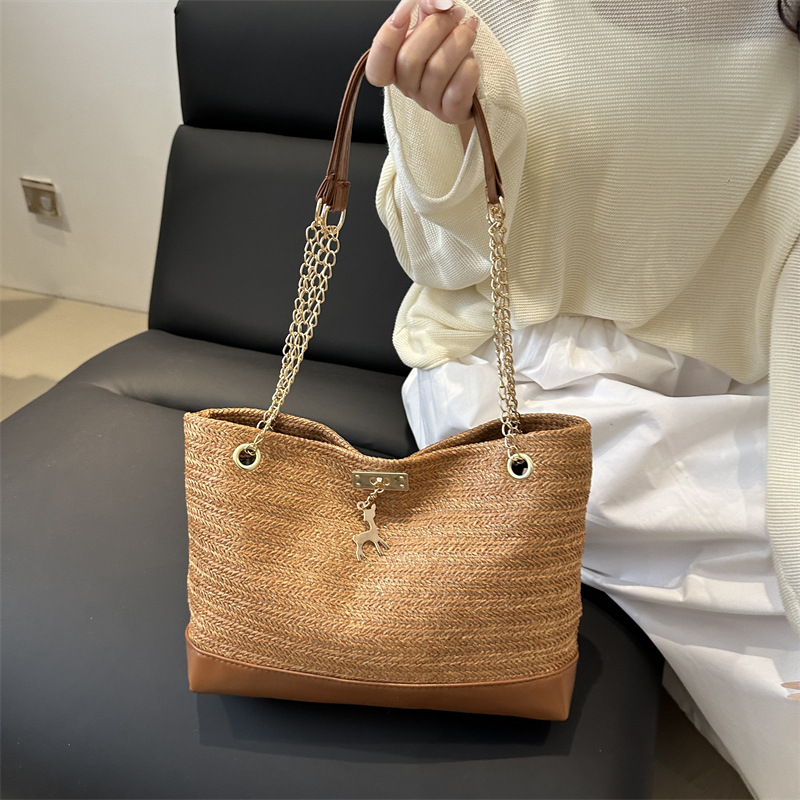 2026 New Straw Woven Tote Bag Women Summer Large Capacity Chain Woven Single Shoulder Bag Commuter Vacation Beach Bag