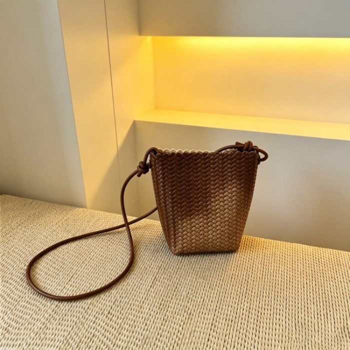 Simple Woven Bucket Bag Women 2026 New Phone Bag Single Shoulder Crossbody Small Bag