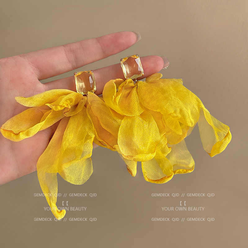 Dopamine Woven Flower Earrings for Women Summer Seaside Vacation Style Accessories Pink Stud Earrings