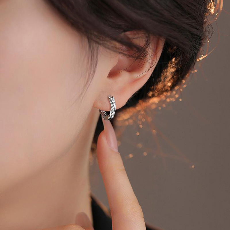 Super Sparkle Zircon Mobius Ear Cuff Simple Geometric Diamond Twist Hoop Earring