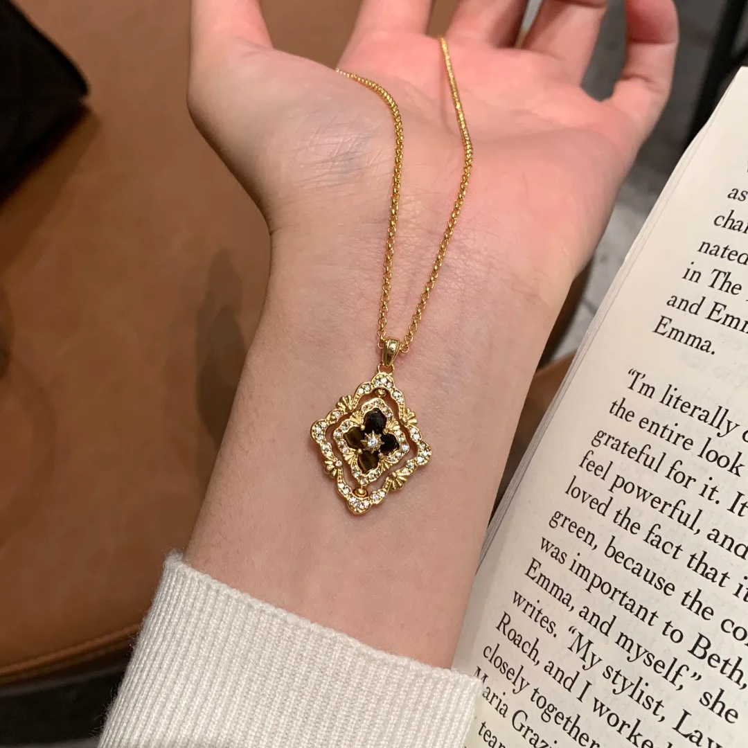 High version Italian Buccellati tiger eye four-leaf clover bracelet opera earrings court style diamond-set necklace set