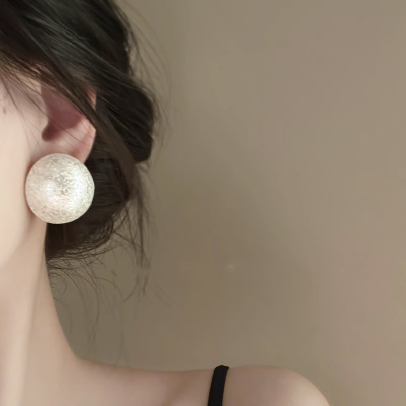 Textured pleated pearl half circle earrings exaggerated small fragrance cotton ear studs