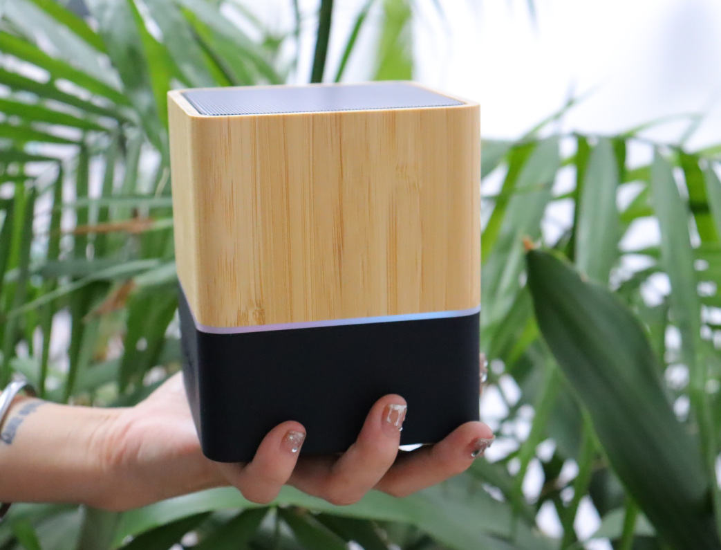 Private mold bamboo wood Bluetooth speaker digital point speaker with remote control loud volume colorful light card slot private mold gift audio