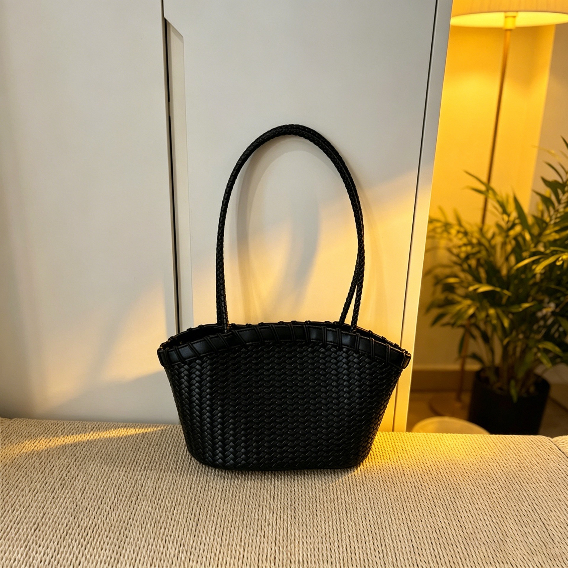Spring/Summer New Vacation Woven Women Bag Handheld Basket Single Shoulder Shell-Shaped Tote Bag Woven Bag