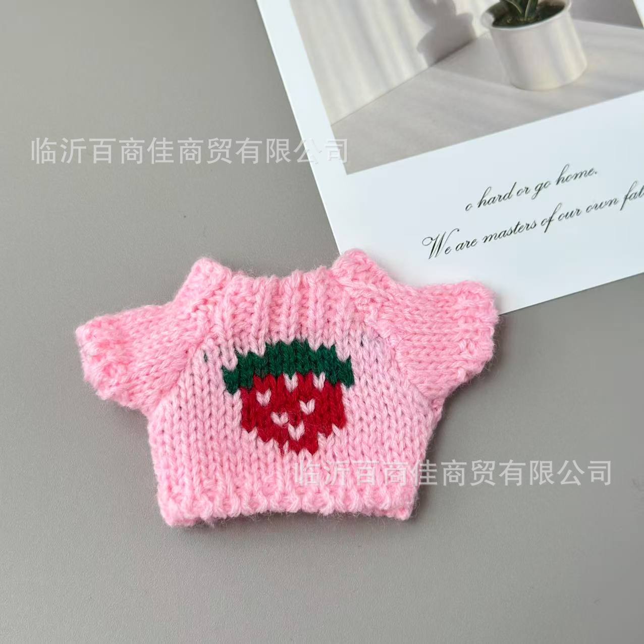 草莓粉毛衣 · 高5CM----------宽5CM