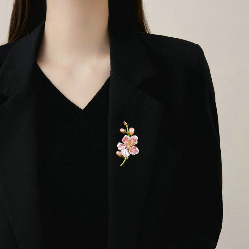 Elegant Chinese Style Dress Cheongsam Brooch Freshwater Pearl Multi-Purpose Anti-Exposure Magnolia Brooch