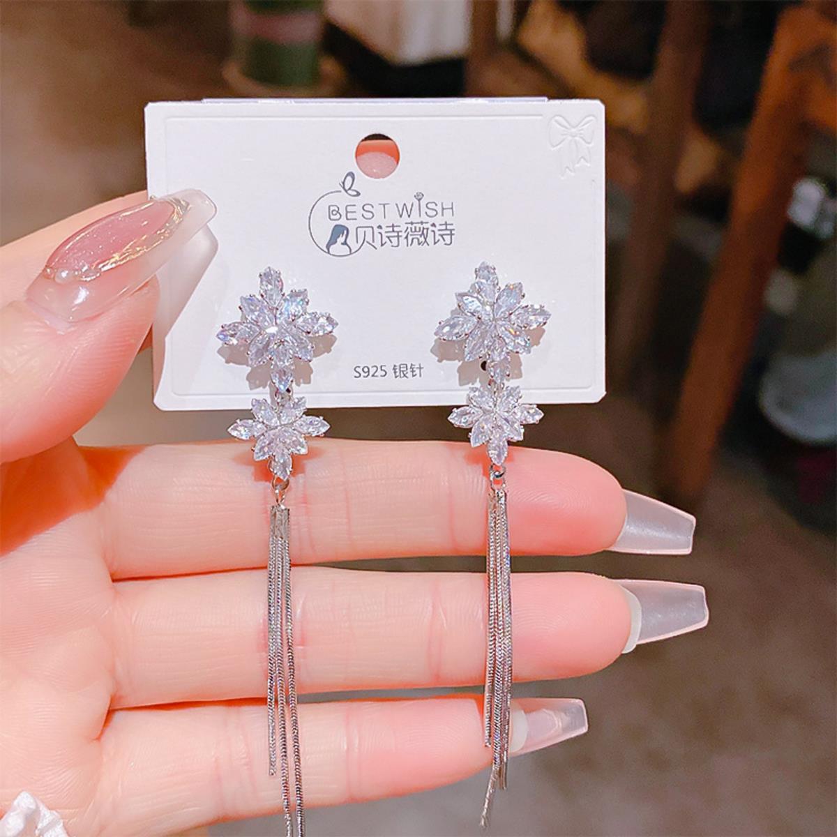 [Tassel 1] Exquisite super fairy face-slimming long zircon earrings, silver needle earring accessories
