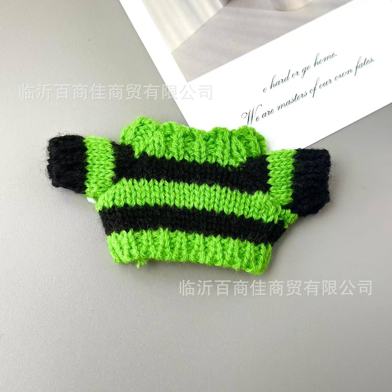 黑绿条纹毛衣 · 高5CM----------宽5CM