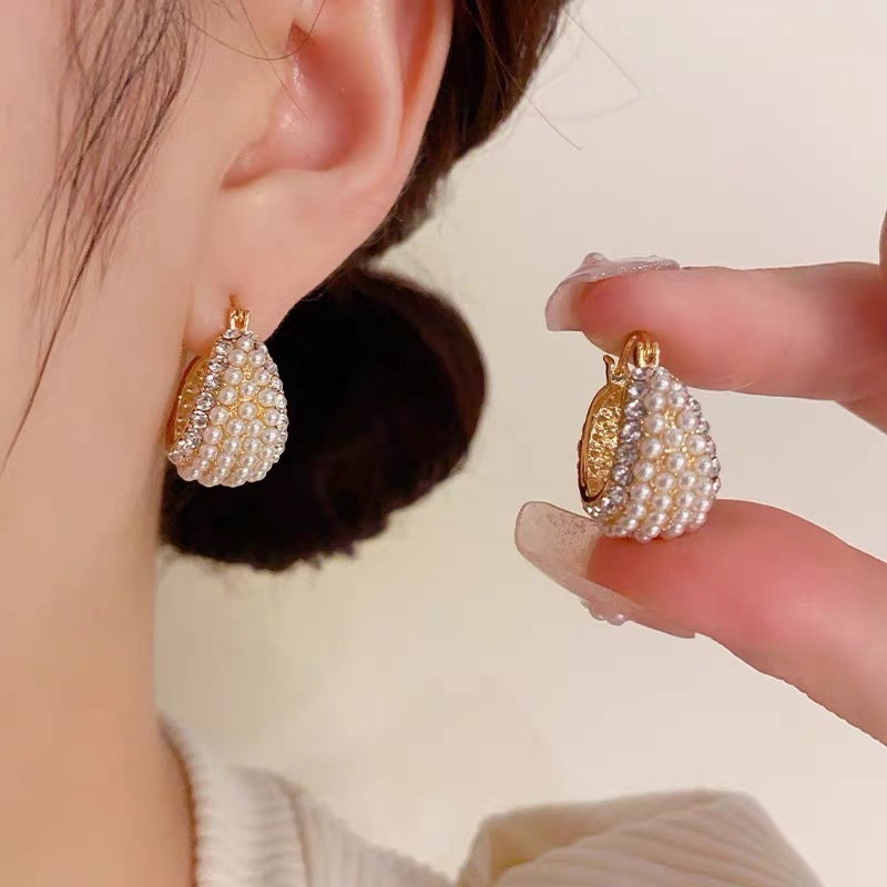 2023 New Pearl Diamond Inlaid Oval Pendant Earrings for Women, Celebrity Style Niche Earrings