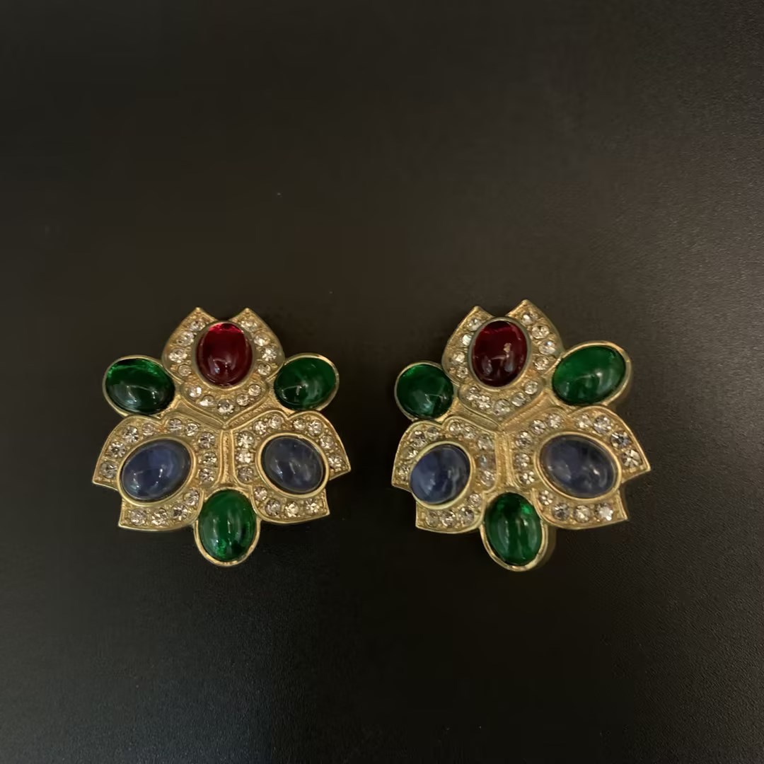 "Time Flowing" vintage niche palace style earring ear clip