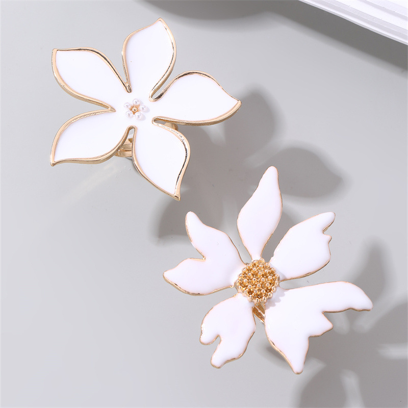 RZ0833 Exaggerated Metal Style White Flower Ring Oil-drip Three-dimensional Five-petal Flower Open Ring