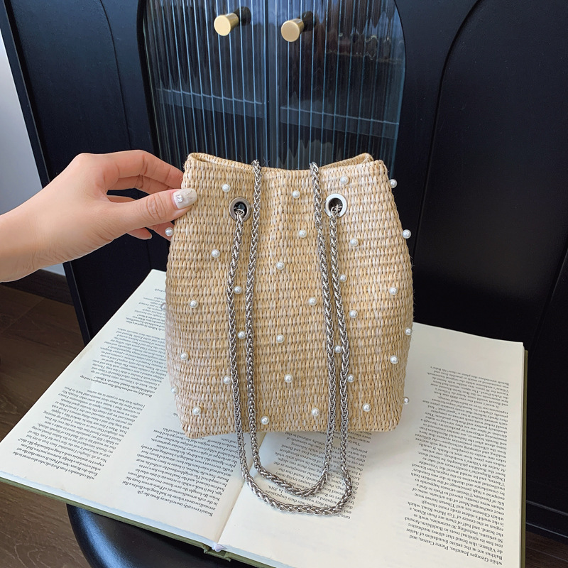 Straw bag women 2025 summer new pearl rhinestone chain bucket bag vacation style woven bag