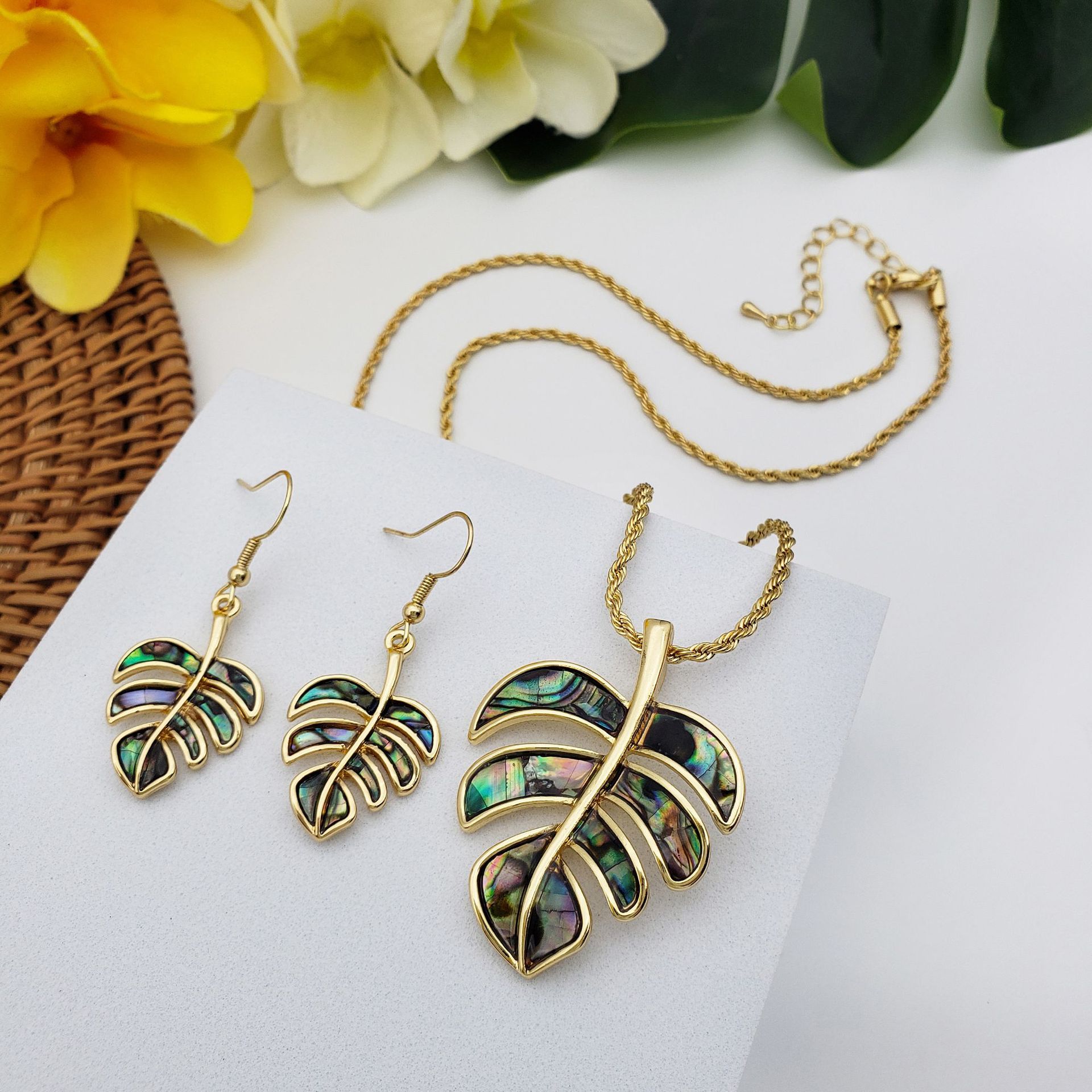Monstera Leaf Jewelry Set Natural Abalone Shell Applique Earrings Necklace Two-Piece Set Island Style Accessories