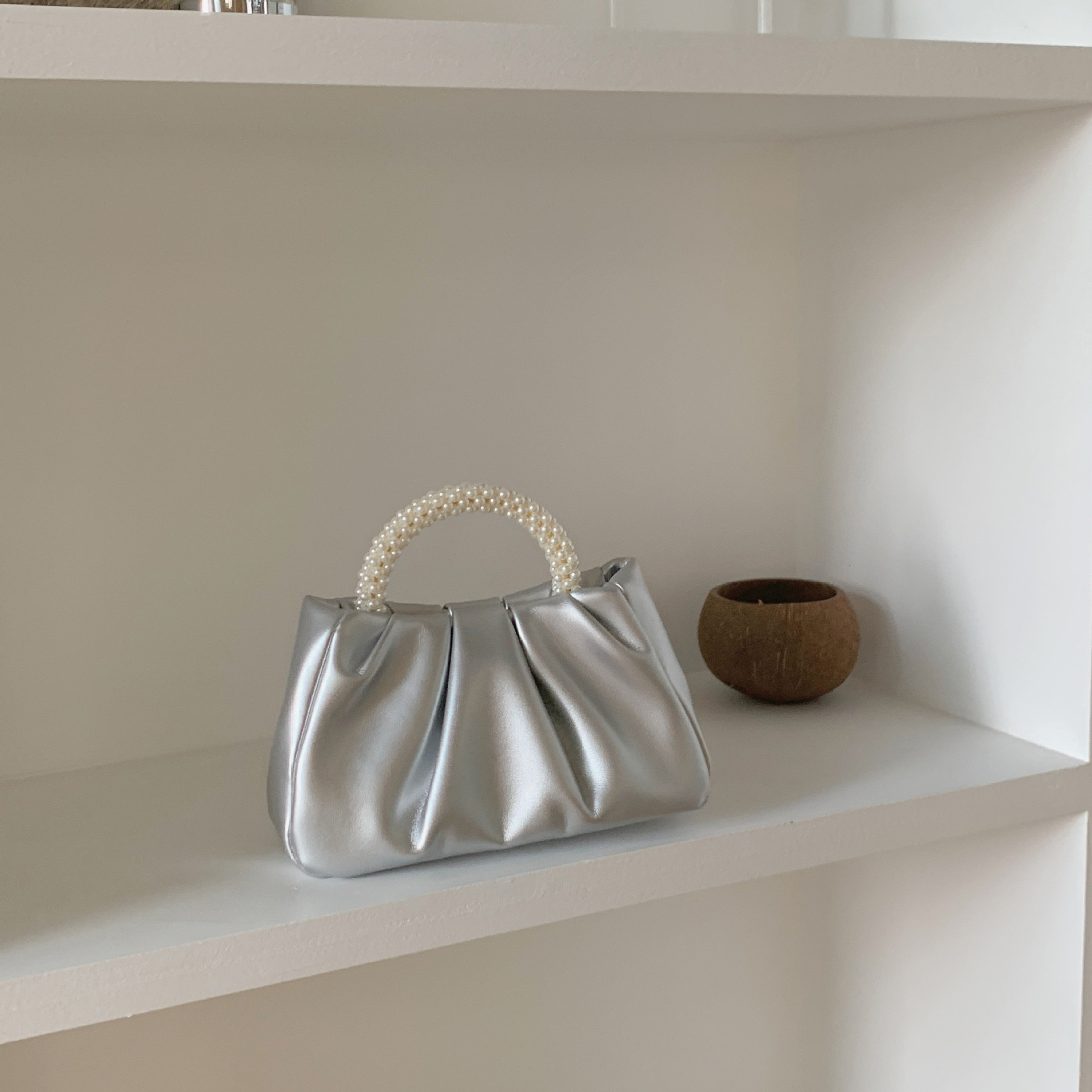 2026 new women's bag pearl wrist pleated cloud handbag shoulder crossbody mini bag