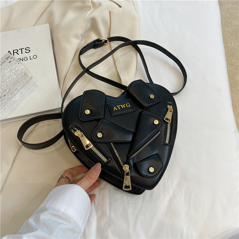 Heart Clothes Bag 2023 New Rivet Bags Girl Single Shoulder Crossbody Heart Bag for Women