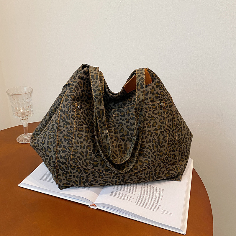 Leopard print single shoulder bag 2026 autumn new simple commuting tote bag