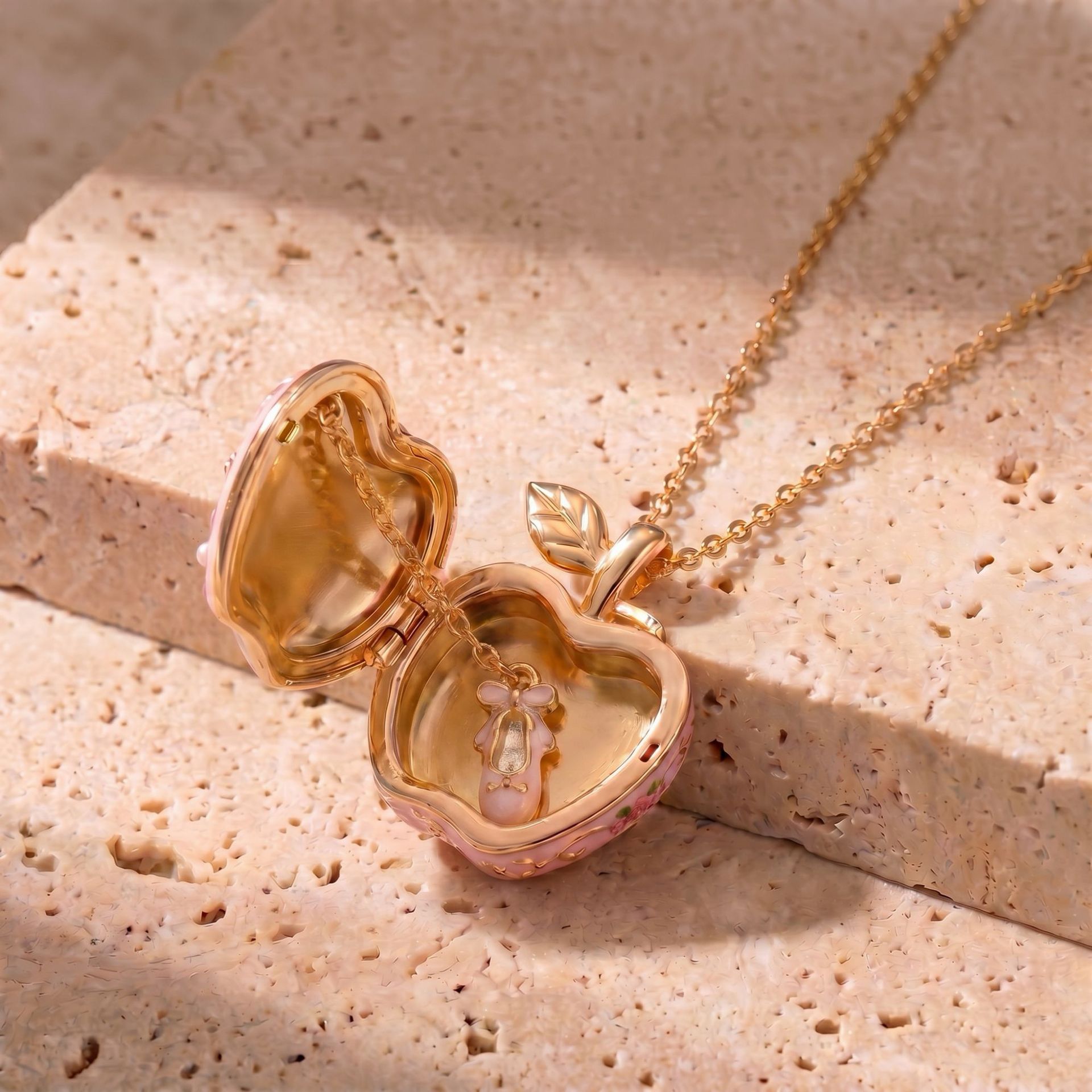 Pink-gold apple openable photo frame necklace, cute ballet style for girls, niche popular gift necklace