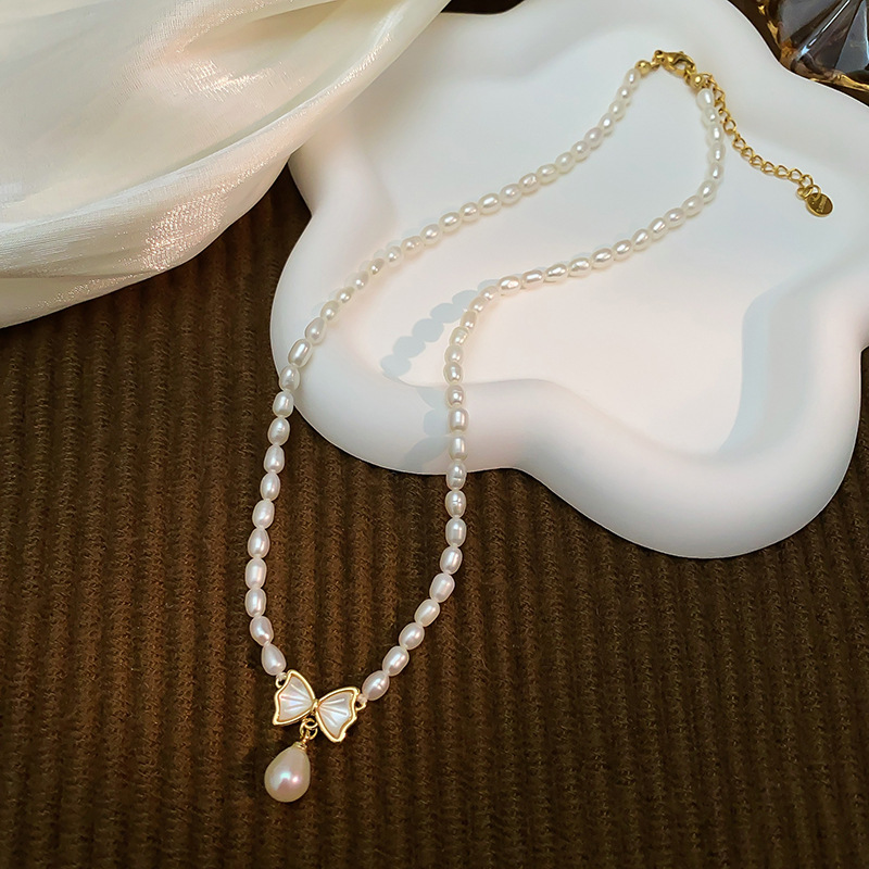 Natural freshwater pearl necklace for women, white mother-of-pearl butterfly collarbone chain, stylish accessory