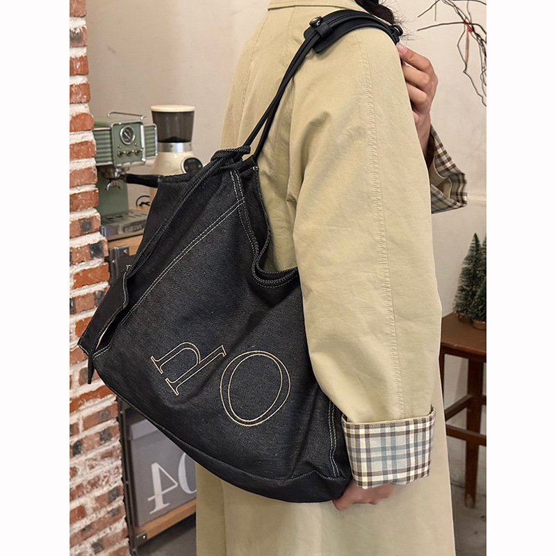Summer Large Capacity Bag Women 2025 New Handheld Single Shoulder Bag Commute College Student Class Tote Bag