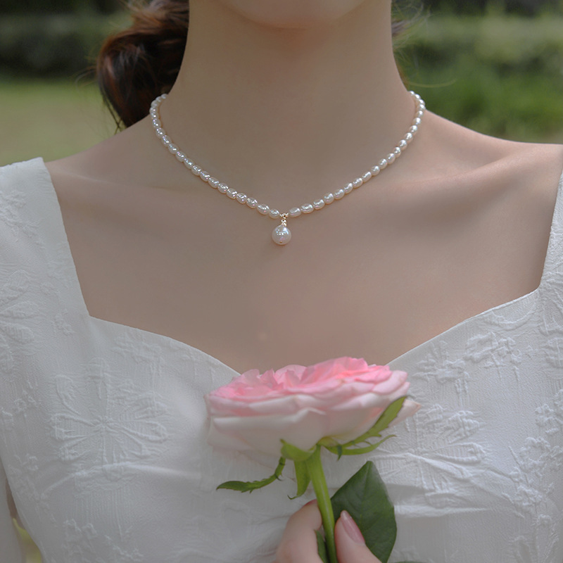 Natural freshwater pearl necklace women's 2025 new niche clavicle chain spring/summer sweater neck chain