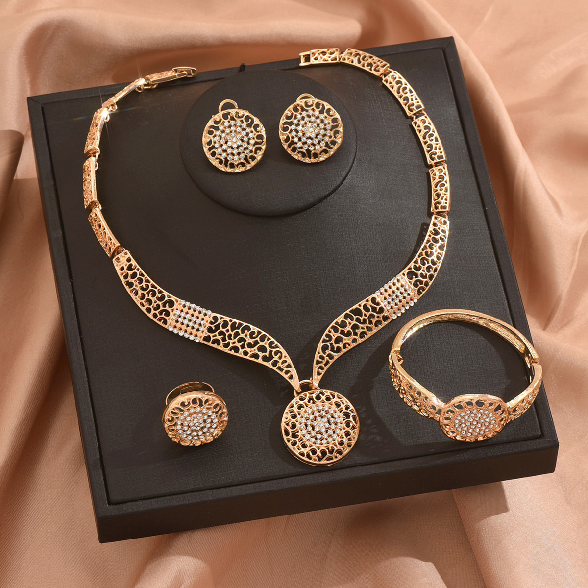 Gold Alloy Hollow Necklace Earrings Bracelet Ring Four-Piece Wedding Banquet Accessories