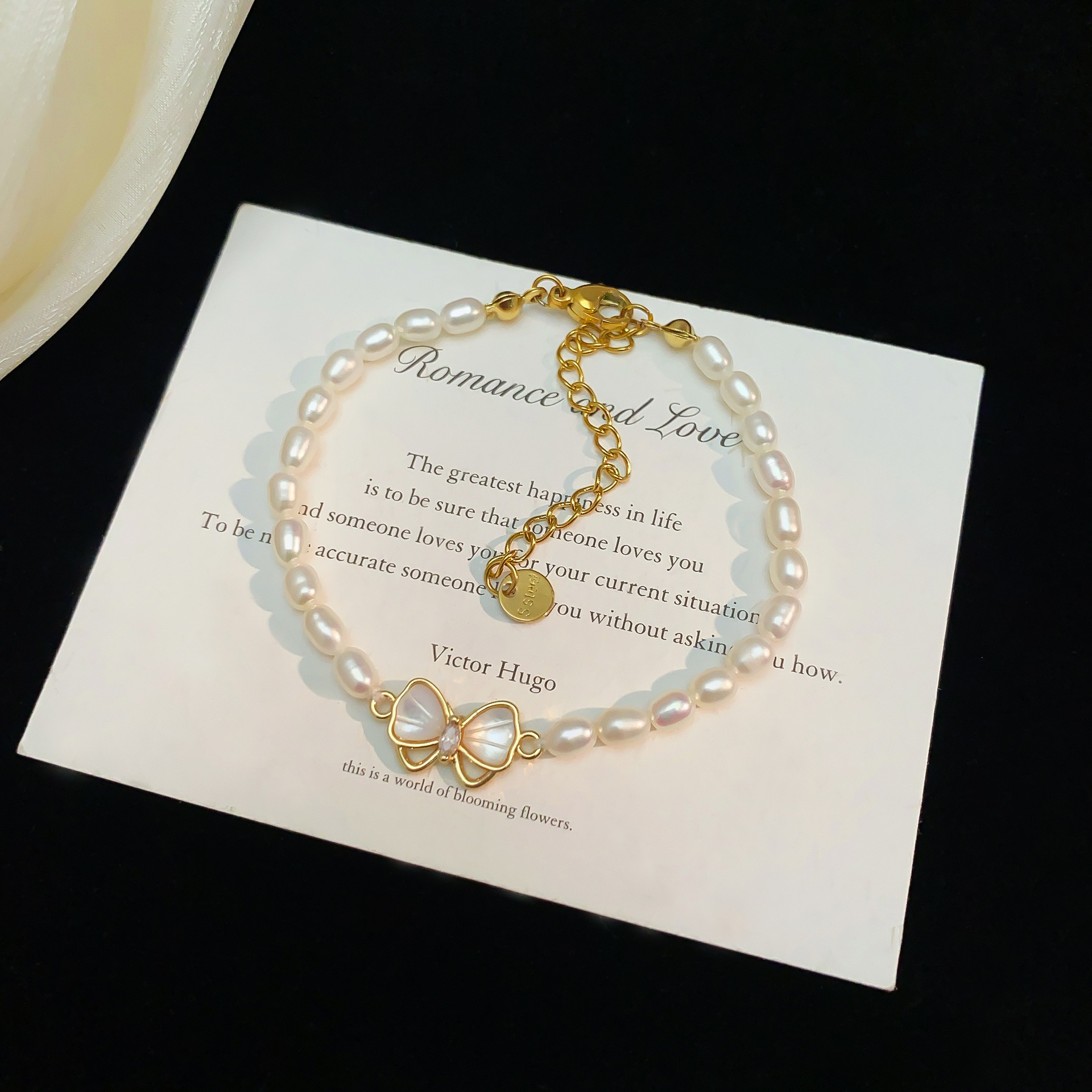 Natural freshwater pearl necklace for women, white mother-of-pearl butterfly collarbone chain, stylish accessory