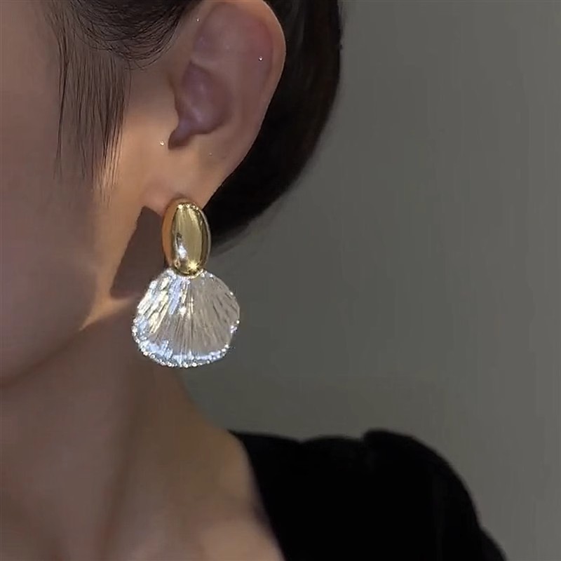 Shell Design Earrings Women Niche Ear Accessories 2025