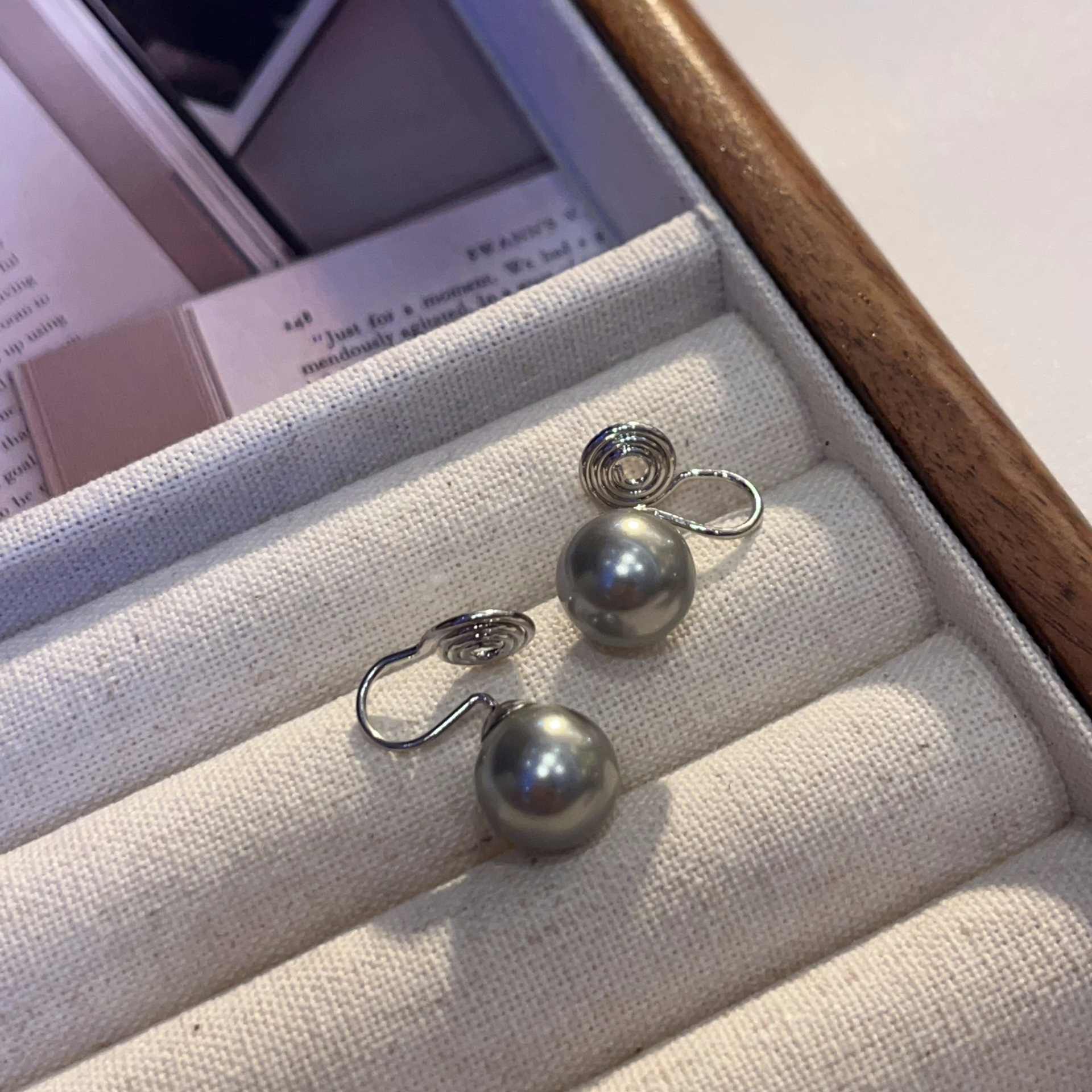 Yuanyou fever Shijia strong light single round perfect simple pearl earring earrings women