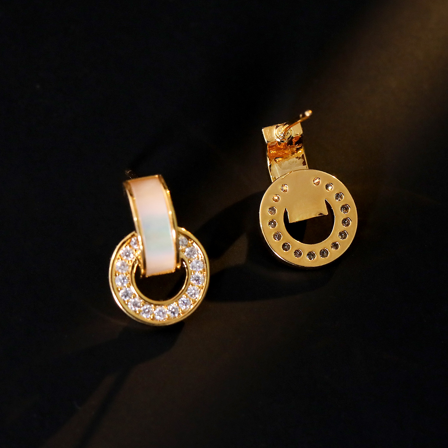 Geometric Circle Inlaid Mother-of-Pearl Hollow Earrings Simple Inlaid Zircon Silver Needle Ear Studs Earrings Women