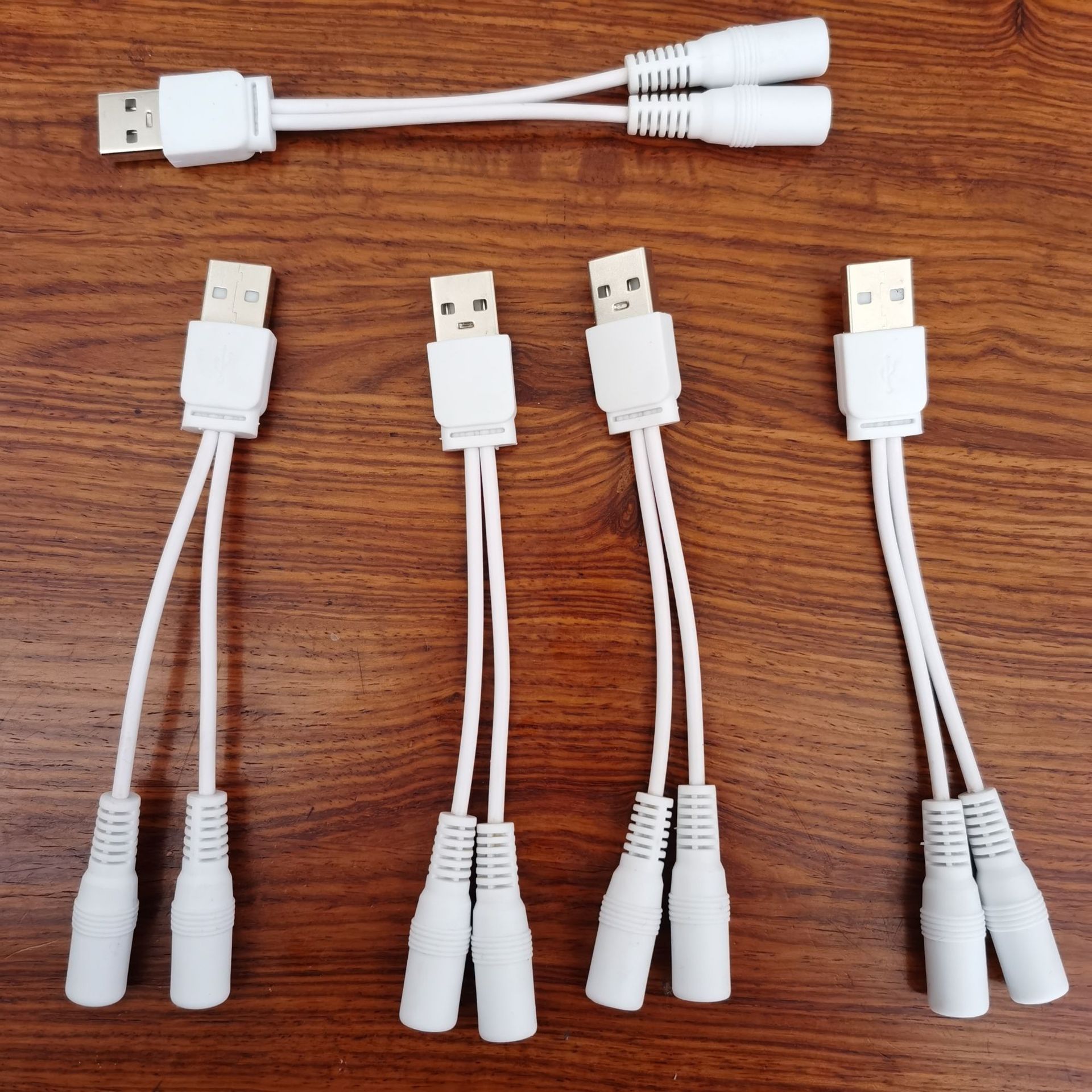 DC5.5 one-to-two splitter cable for lighting, audio, charging data