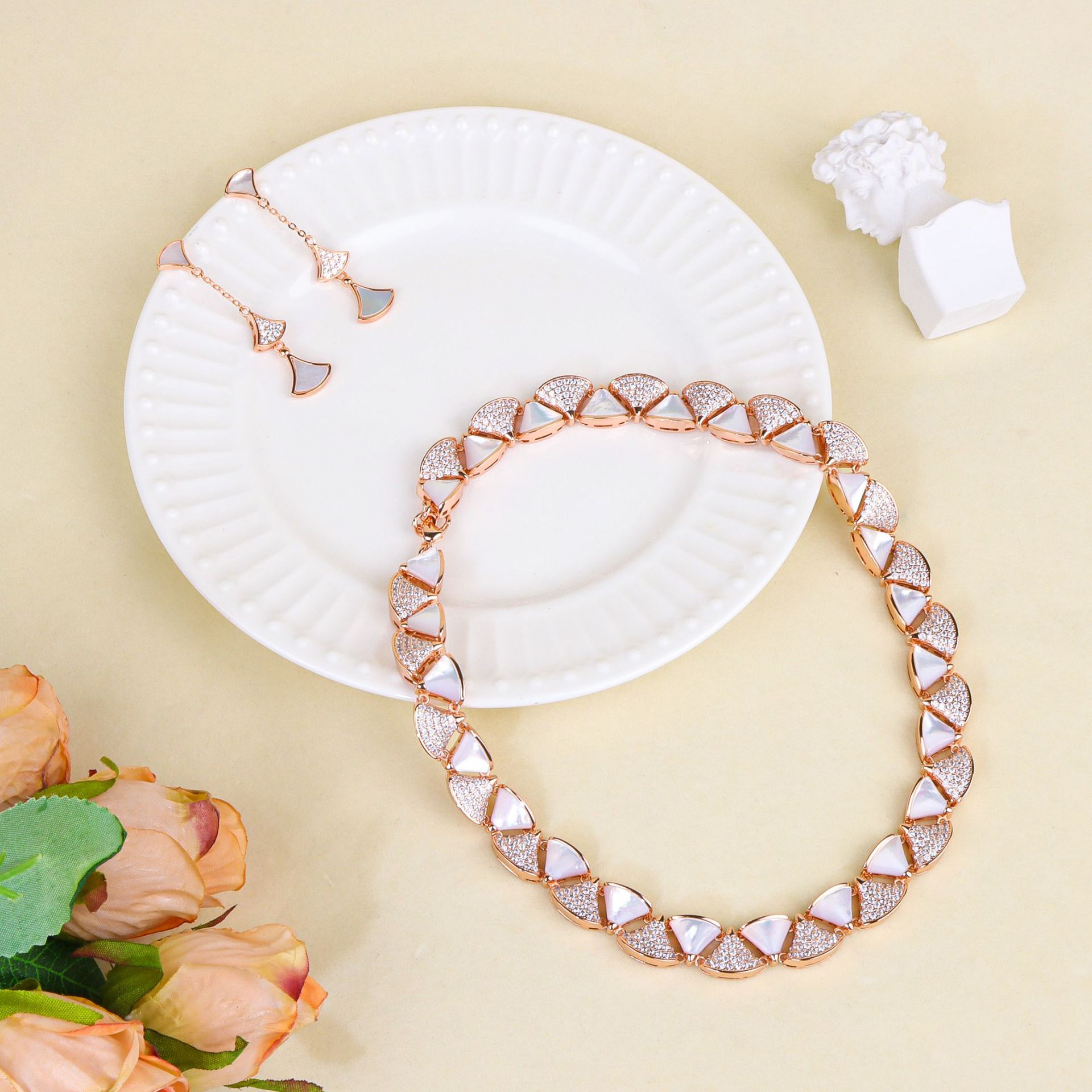Design triangle shell necklace micro-set zircon set accessories