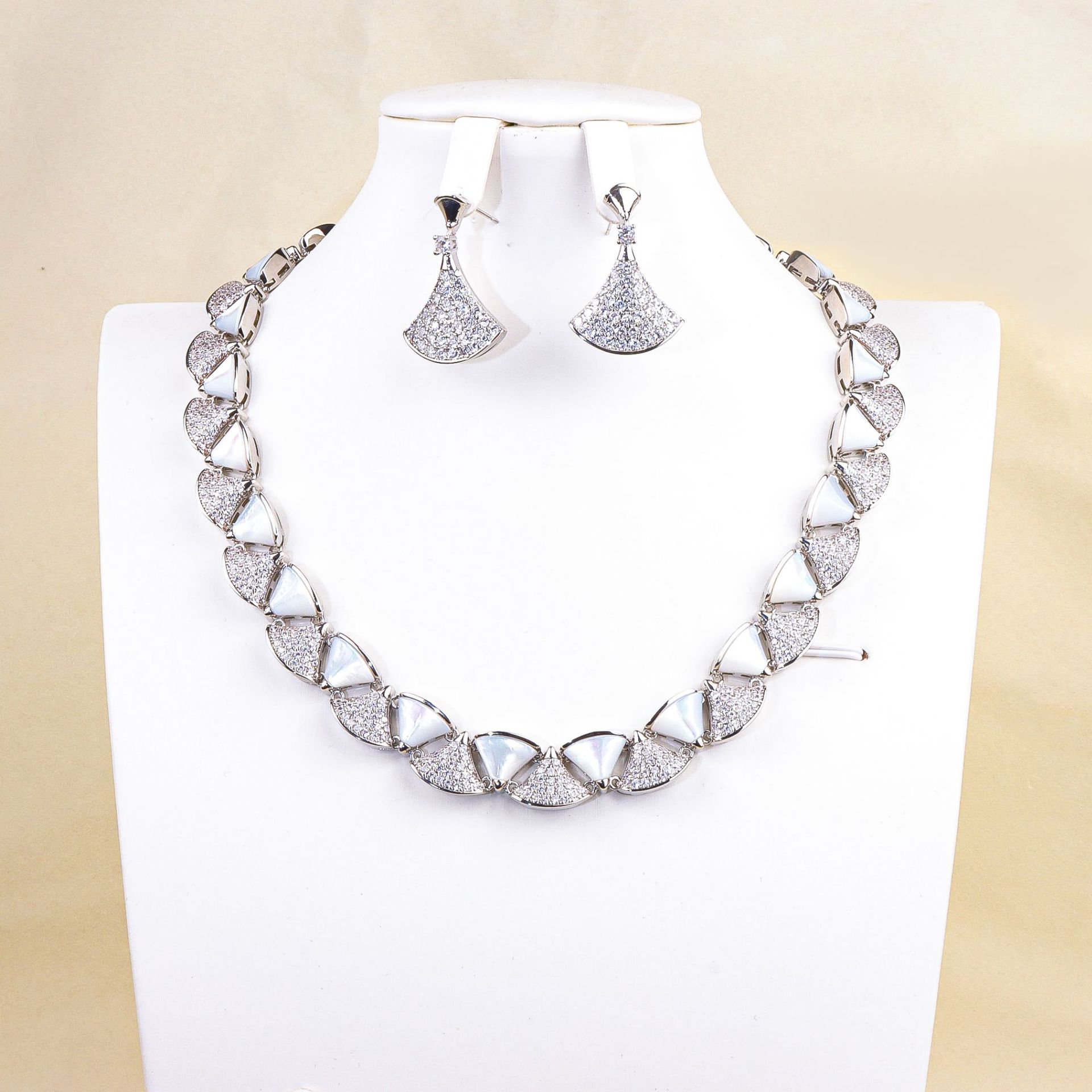 Design triangle shell necklace micro-set zircon set accessories
