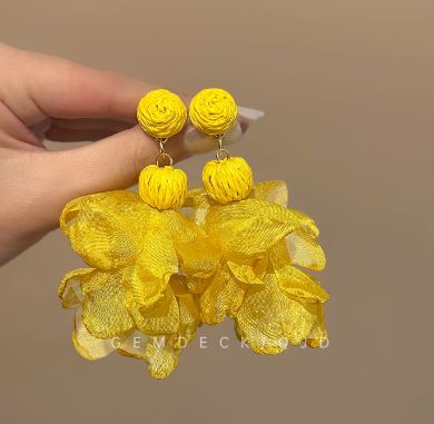 Dopamine Woven Flower Earrings for Women Summer Seaside Vacation Style Accessories Pink Stud Earrings