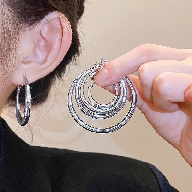 Silver Plain Circle S925 Silver Needle Ear Hoops Women 2025 New Round Face Earrings Niche Circle Ear Accessories