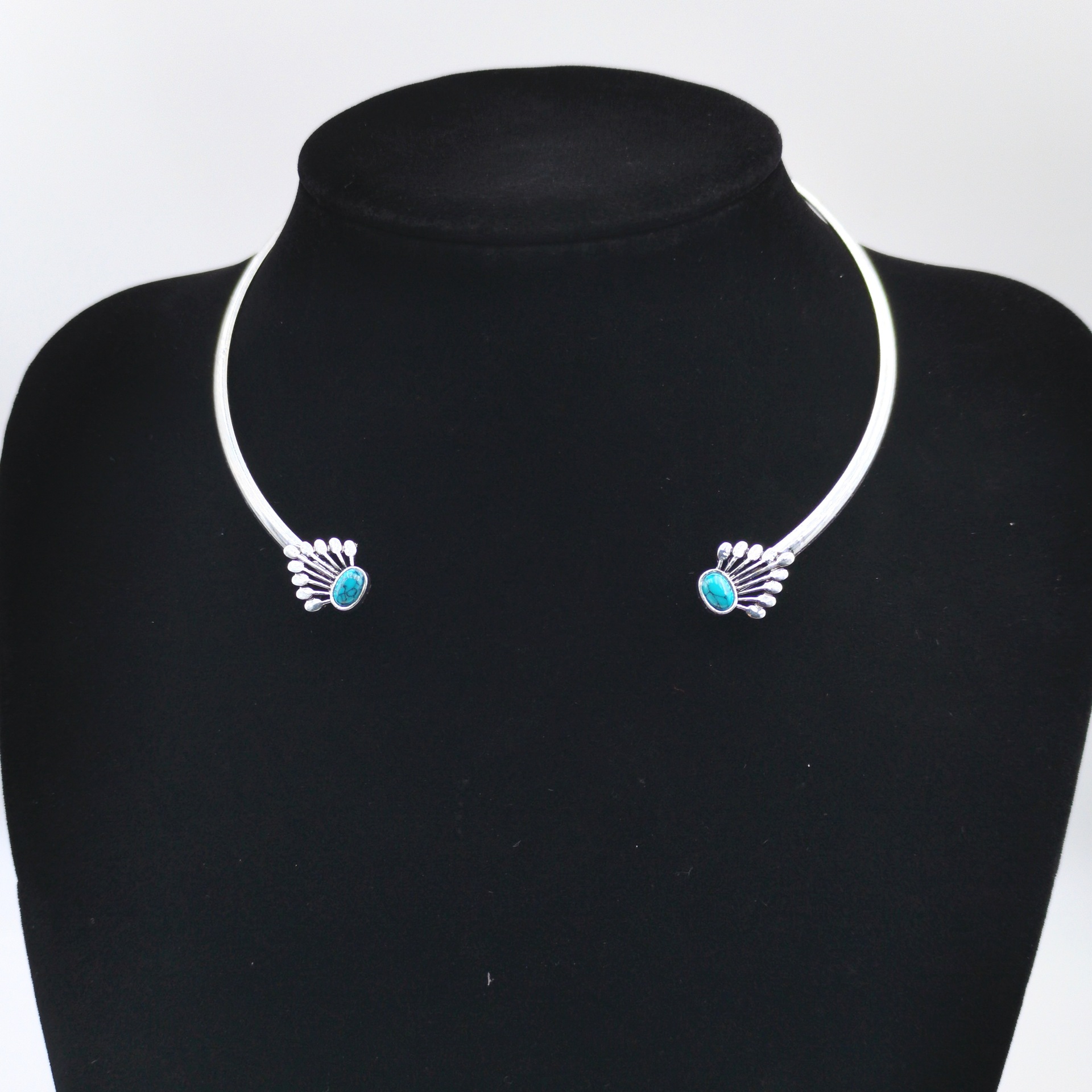 Turquoise choker carved simple exaggerated necklace accessory