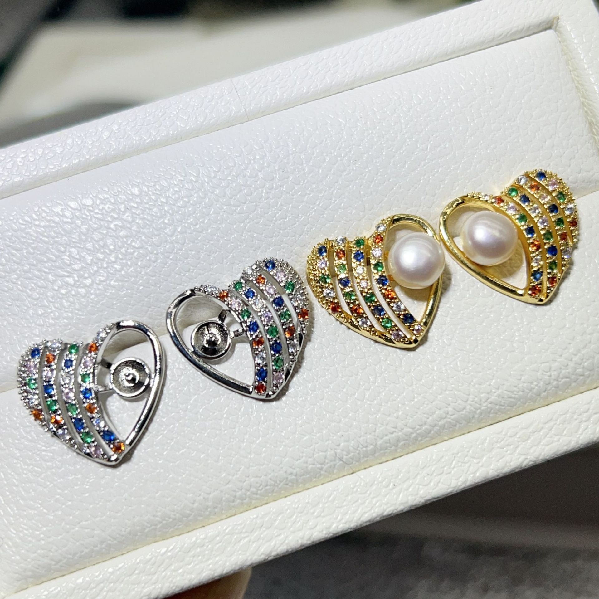金色托（不含珠） · P1345  彩锆石爱心（6-7mm）
