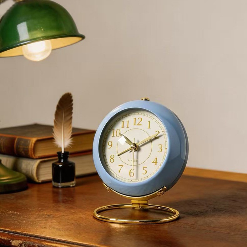 Metal Small Alarm Clock, Bedside Silent Desk Clock, Decorative Ornament Quartz Clock