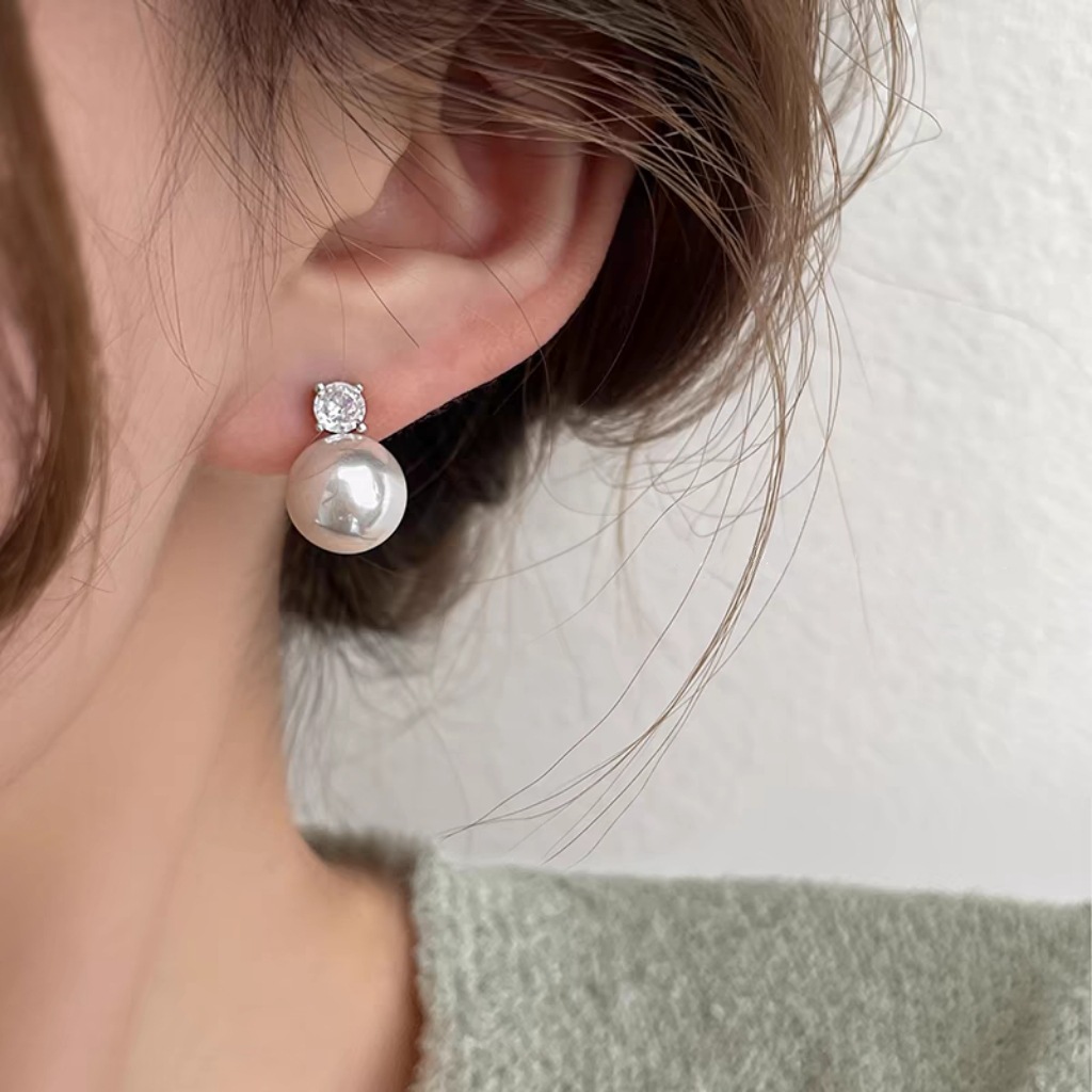 Sparkling zirconia triangle ear clip for no ear holes women 2024 new niche earrings stud earrings ear accessories for women