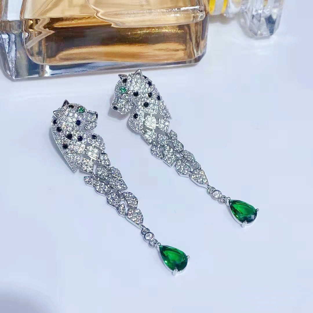 Green gemstone earrings inlaid with diamonds three-dimensional leopard pearl earrings S925 silver earrings luxury ear accessories