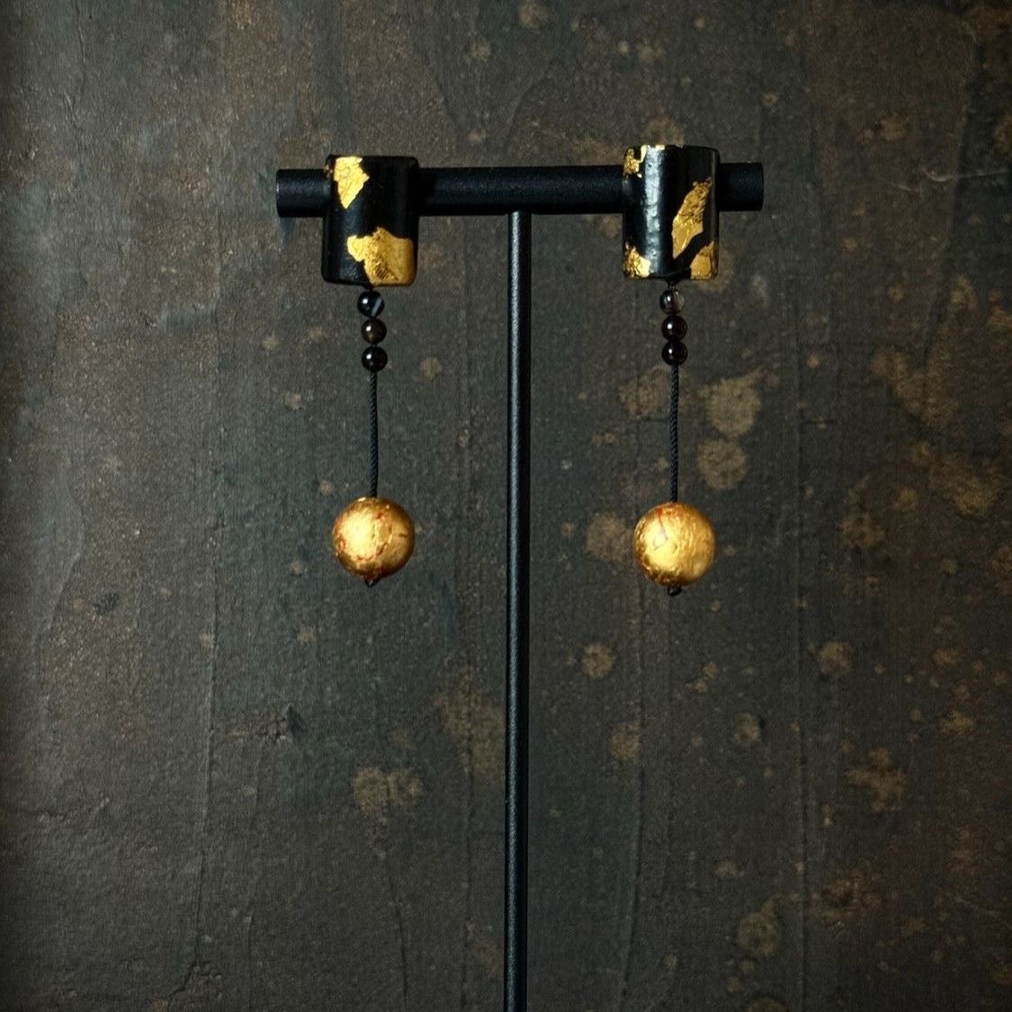 [New] Lacquer Original Design Imitation Sandalwood Gold Foil Earrings Playful and Lively Ear Pins