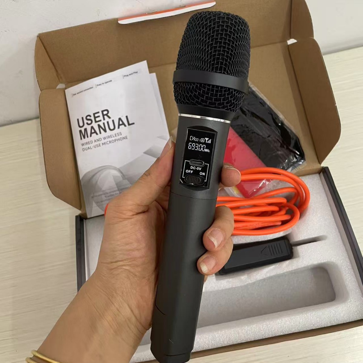 Strong Sound Battery Life Home Portable Handheld Microphone Wireless Wired Dual Use Microphone