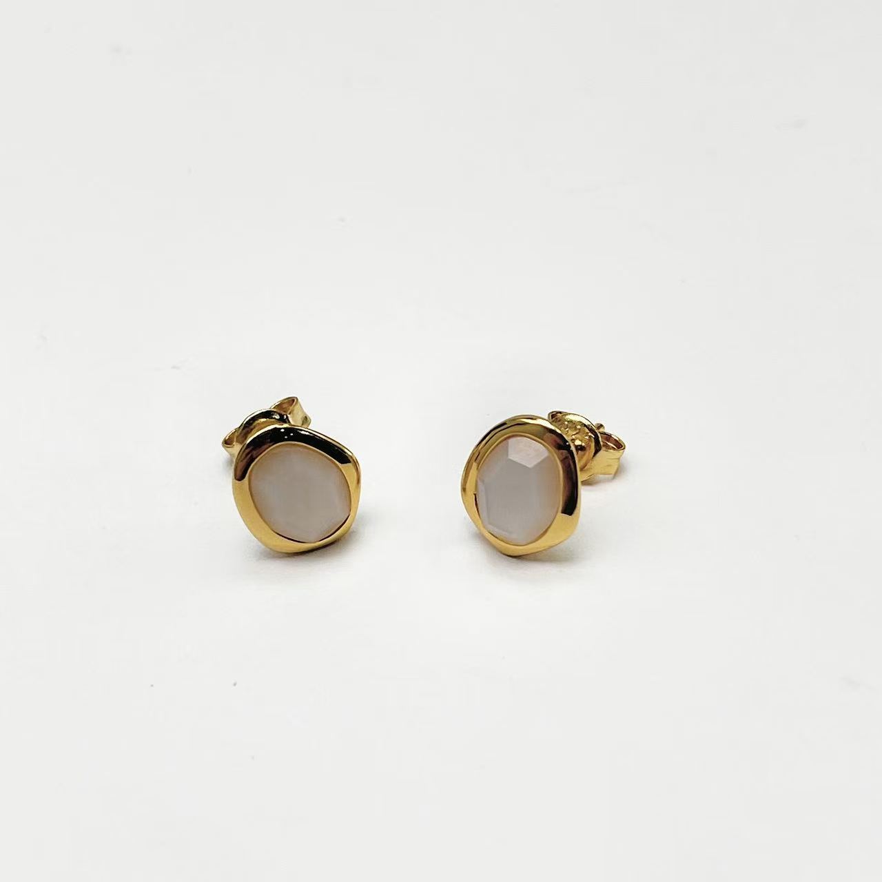 Flowing Light Gemstone Earrings Simple S925 Silver Gold-Plated 18K Gold Treasure Texture Gemstone