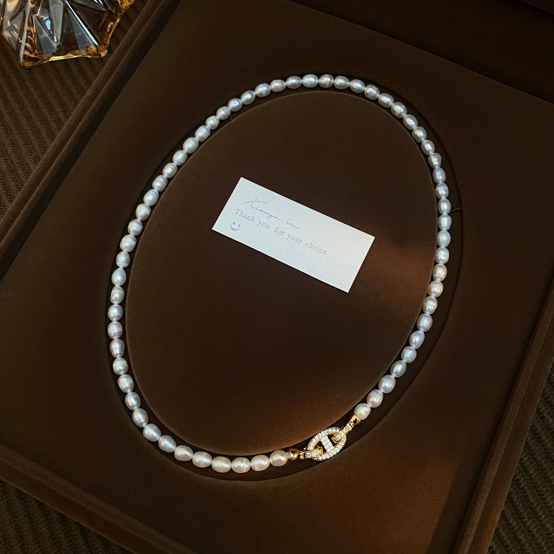 Pig nose natural pearl necklace for women, collarbone chain, niche sweater chain, neck chain accessory