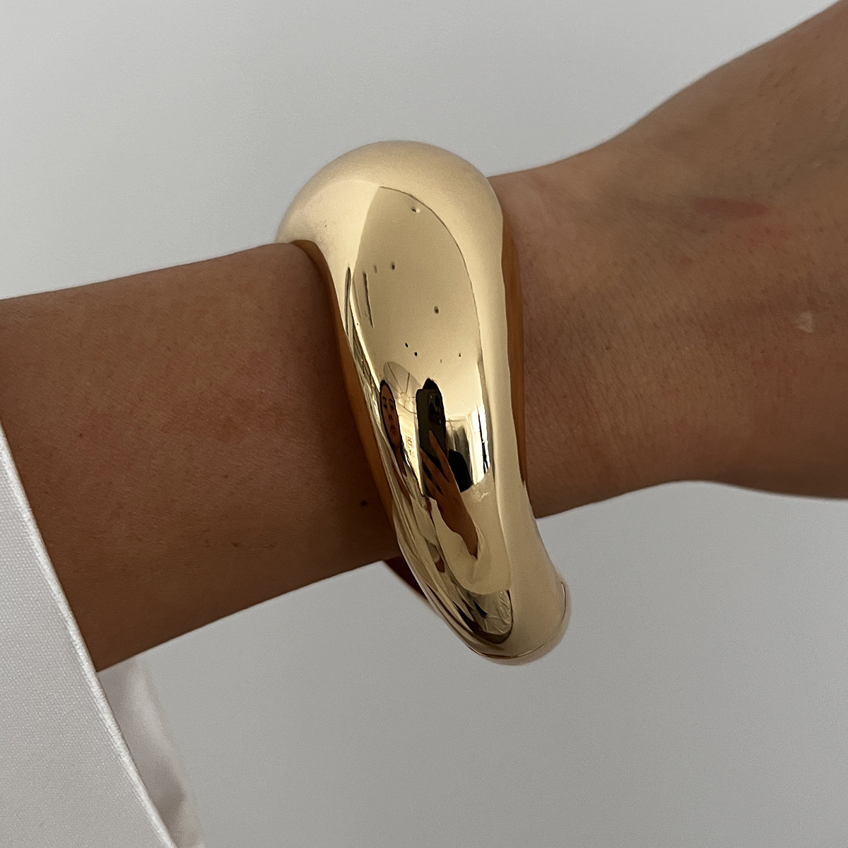Exaggerated heavy metal smooth bangle geometric wide bracelet